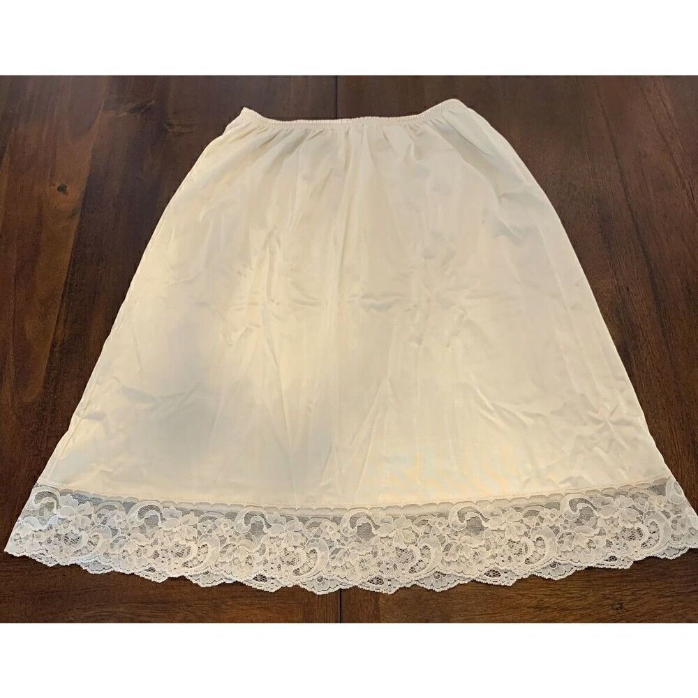Vanity Fair Size Small Slip Length 23" Lace Hem